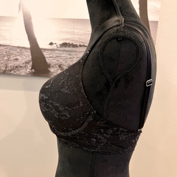 VICTORIA’S SECRET - BIOFIT black lace bra - 34DD - Picture 3 of 12